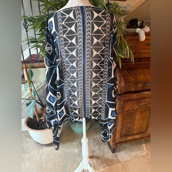 Vince Camuto, ladies XL chiffon batwing top NWOT geometrical design - Picture 12 of 15
